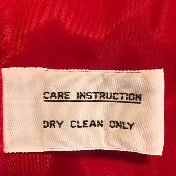 Vintage Vibrant Red Raincoat with Chic Gold Buttons - Stay Stylish & Dry! - Picture 13 of 14